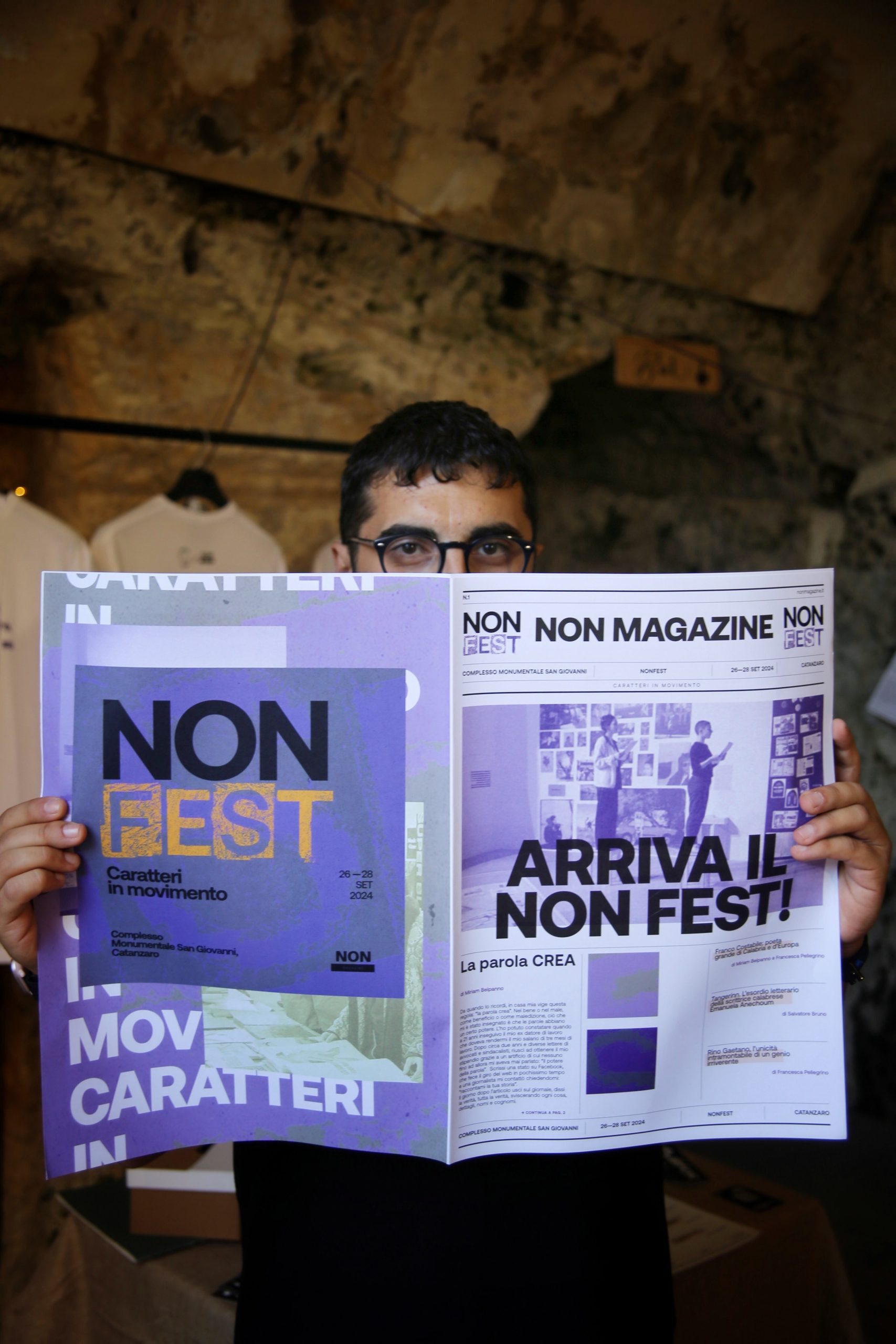 Antonio Iaconesso con il tabloid NONMAGAZINE